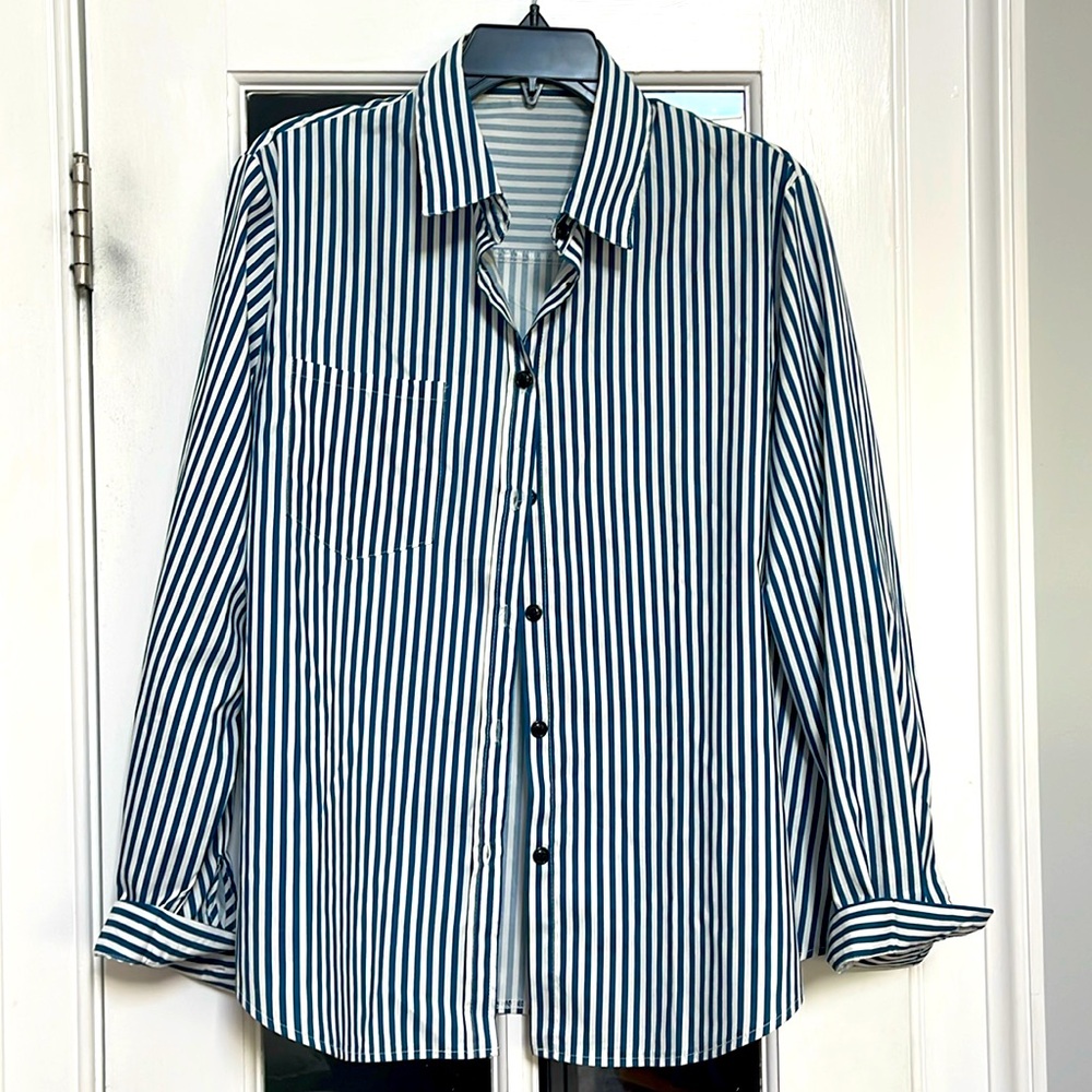 Classic navy and white button down shorts. Nautical and perfect for summer!